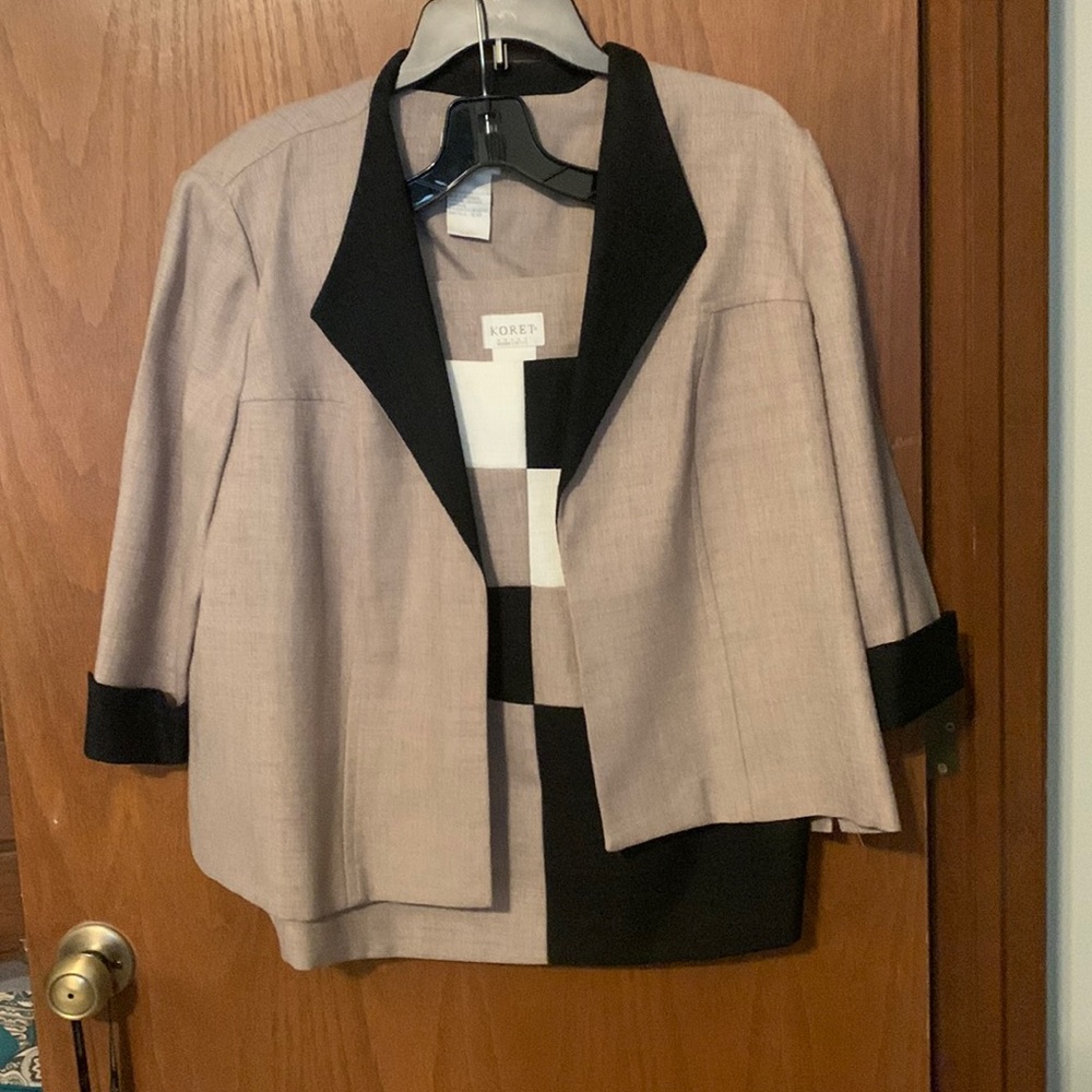 Women’s Black and Tan Pantsuit -size 18 Petite